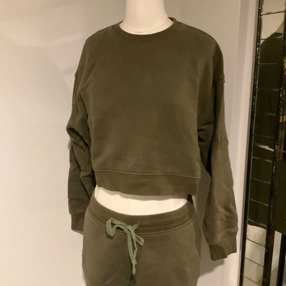 Girlfriend Collective Olive Green Top - Picture 2 of 5